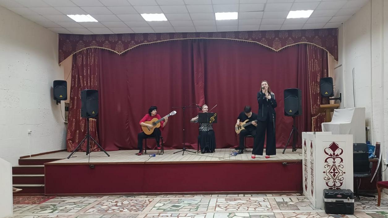 Творческий коллектив «Экспромт» выступил для эвакуированных граждан Творческий коллектив «Экспромт» выступил для эвакуированных граждан